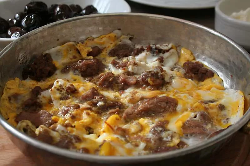 Kavurmalı Yumurta